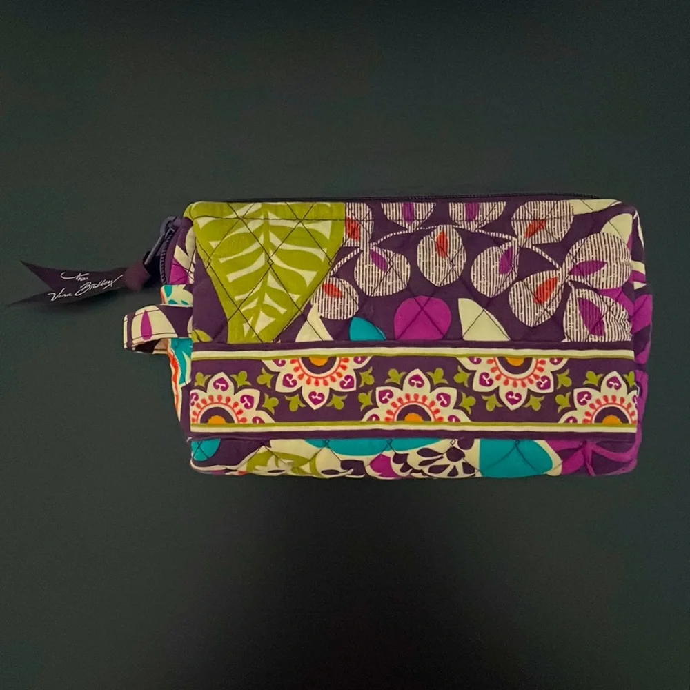 Vera Bradley purple make-up bag - Picture 1 of 3